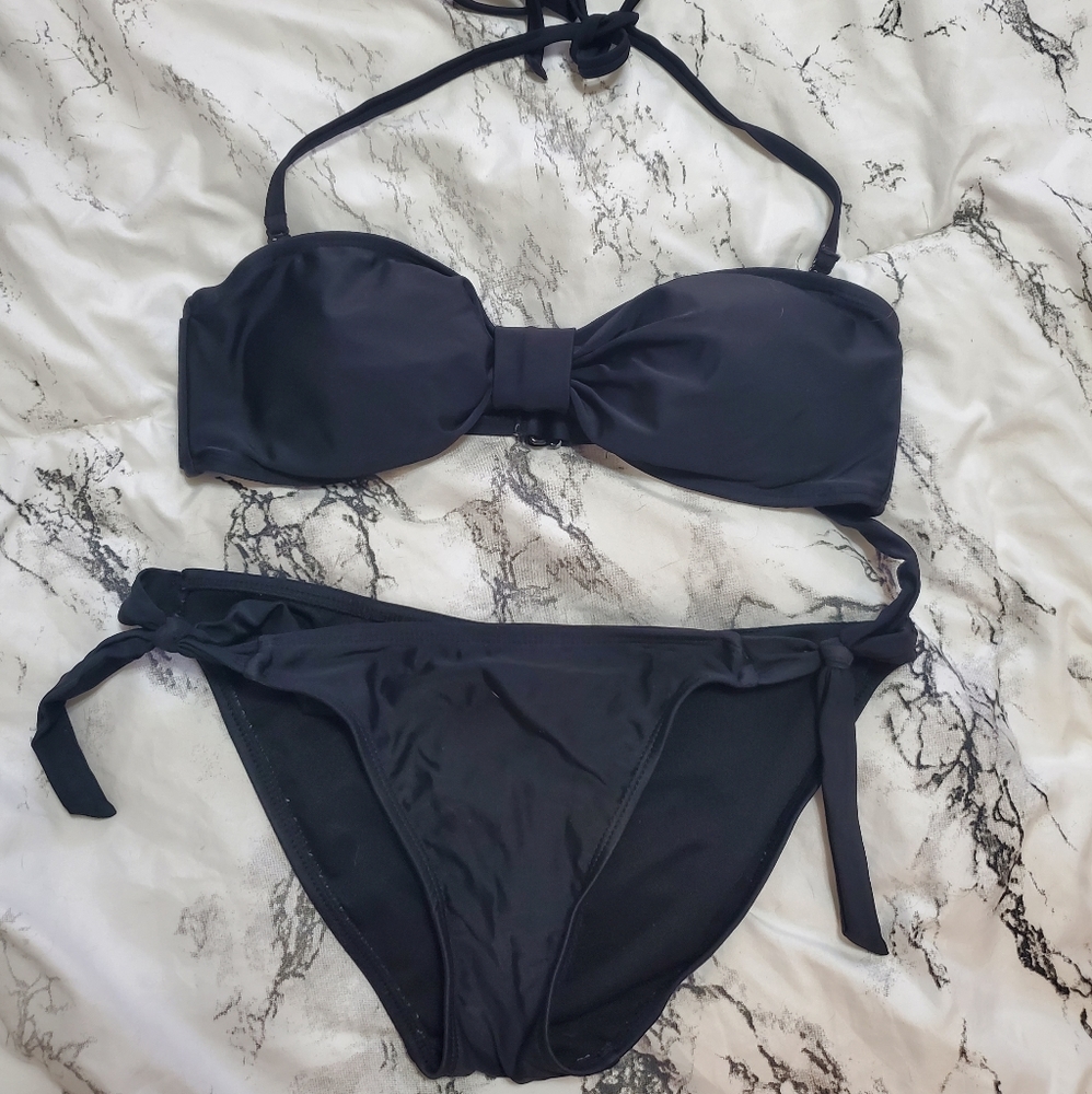 Black bikini